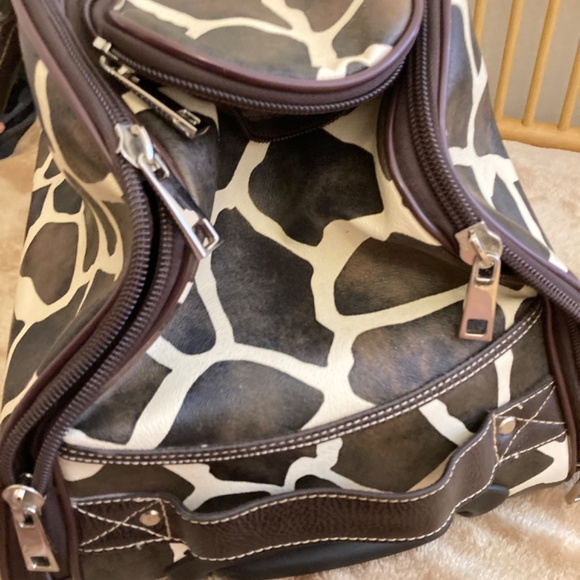 Giraffe print luggage - Picture 7 of 9